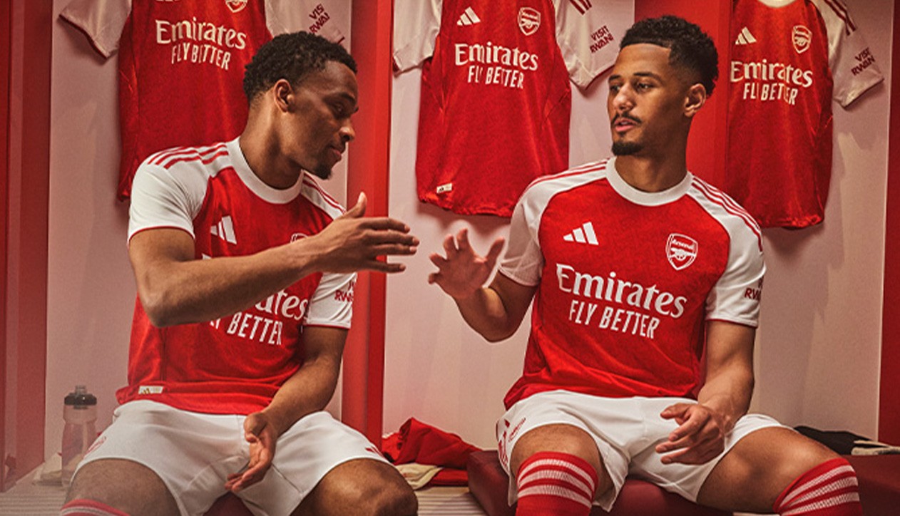 Eerste blik op het Arsenal 25/26 thuisshirt: terug naar de basis met een gotische twist